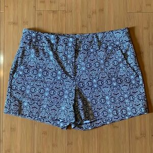 Printed black and white shorts